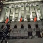 Stocks Finish Sharply Lower as Tech Stocks Slump