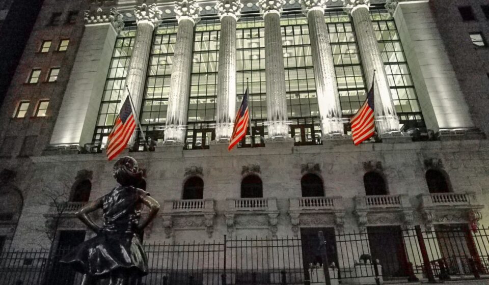 Stocks Finish Sharply Lower as Tech Stocks Slump