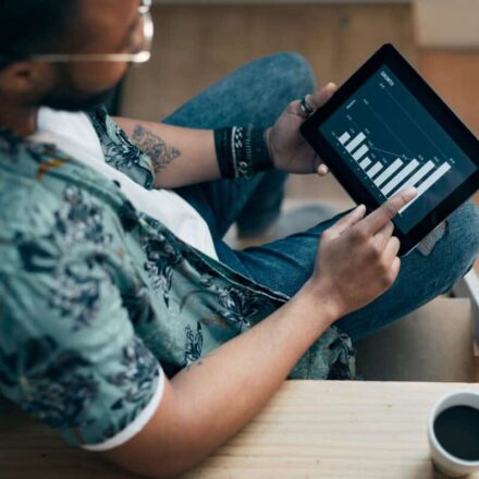An investor uses a tablet